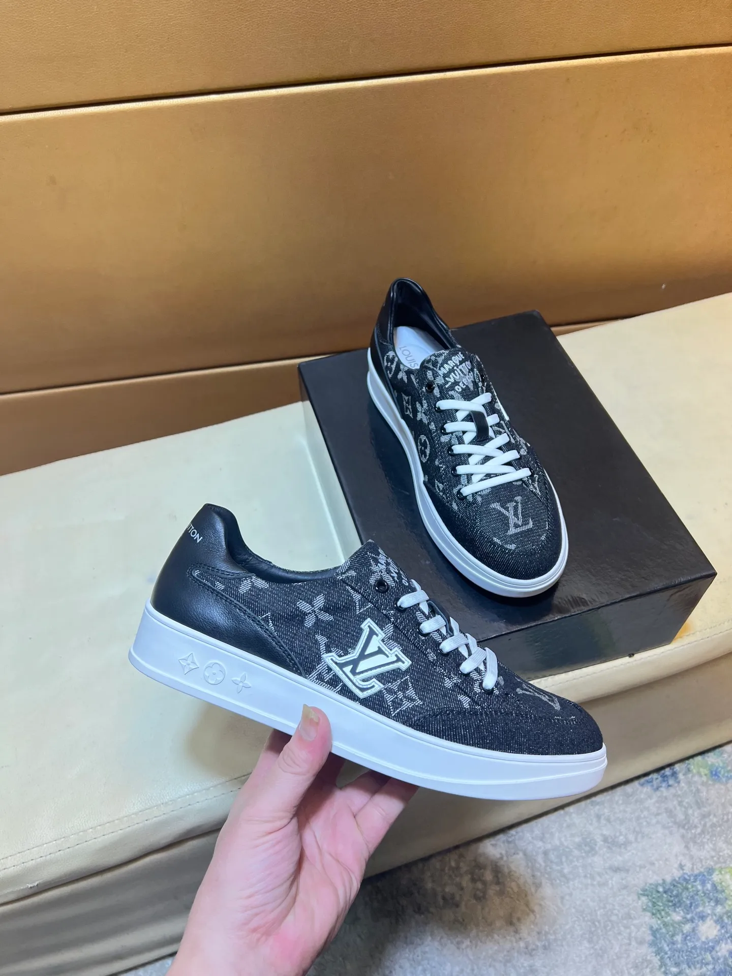 pp420💰👑👑《Louis vuitton/LV Louis Vuitton》original quality.~ Unique modern style sneakers. 🏃A must-have casual shoe for trendy men😍😍 Original brand imported from Italy, imported original leather, sheep lining (refuses to discolor and grind feet) Sole: Original sole provided by the original factory, French lazy style design ⚠️Fit to the feet, original quality, super comfortable original sole. It’s like shooting the real thing 🎬The real thing is better, high-quality sneakers, men’s shoe size: 38-44